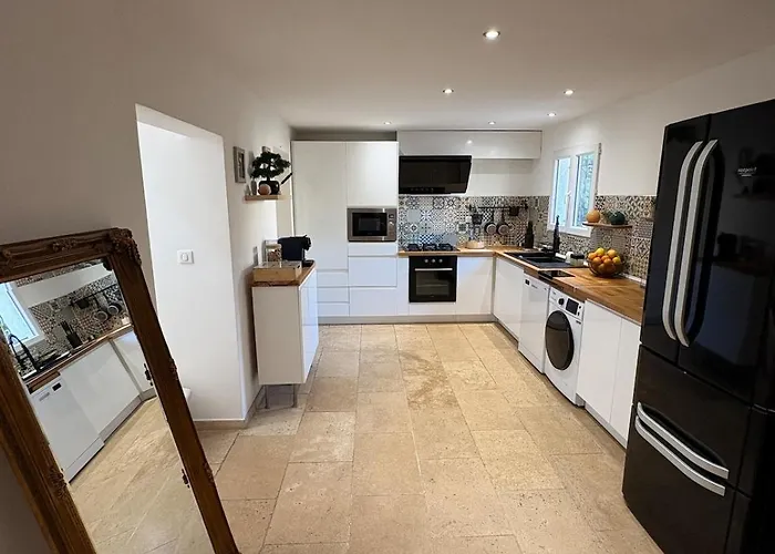 Belle Maison Avec Piscine Privative Dans Calme Et Securisee