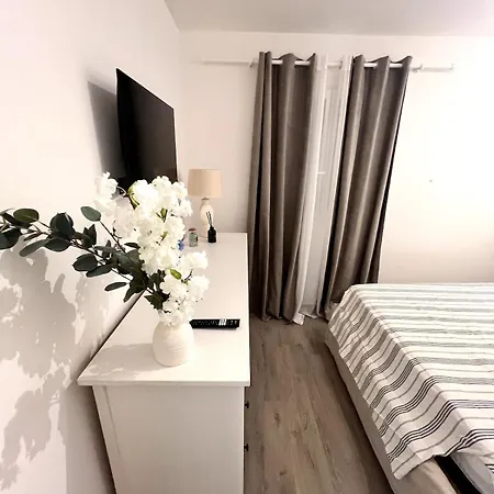 Belle Maison Avec Piscine Privative Dans Calme Et Securisee Villa